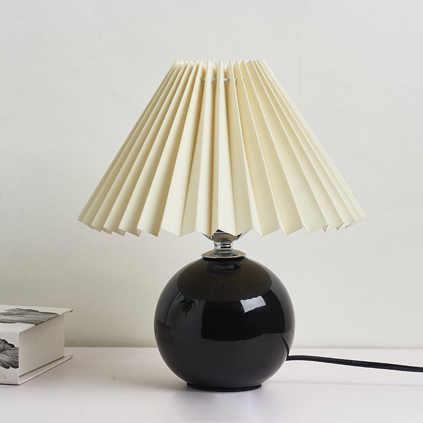 Nordic Minimalist Ceramic Pleated Table Lamp - 1-Light Design, Modern Home Decor, Scandinavian Style Lighting