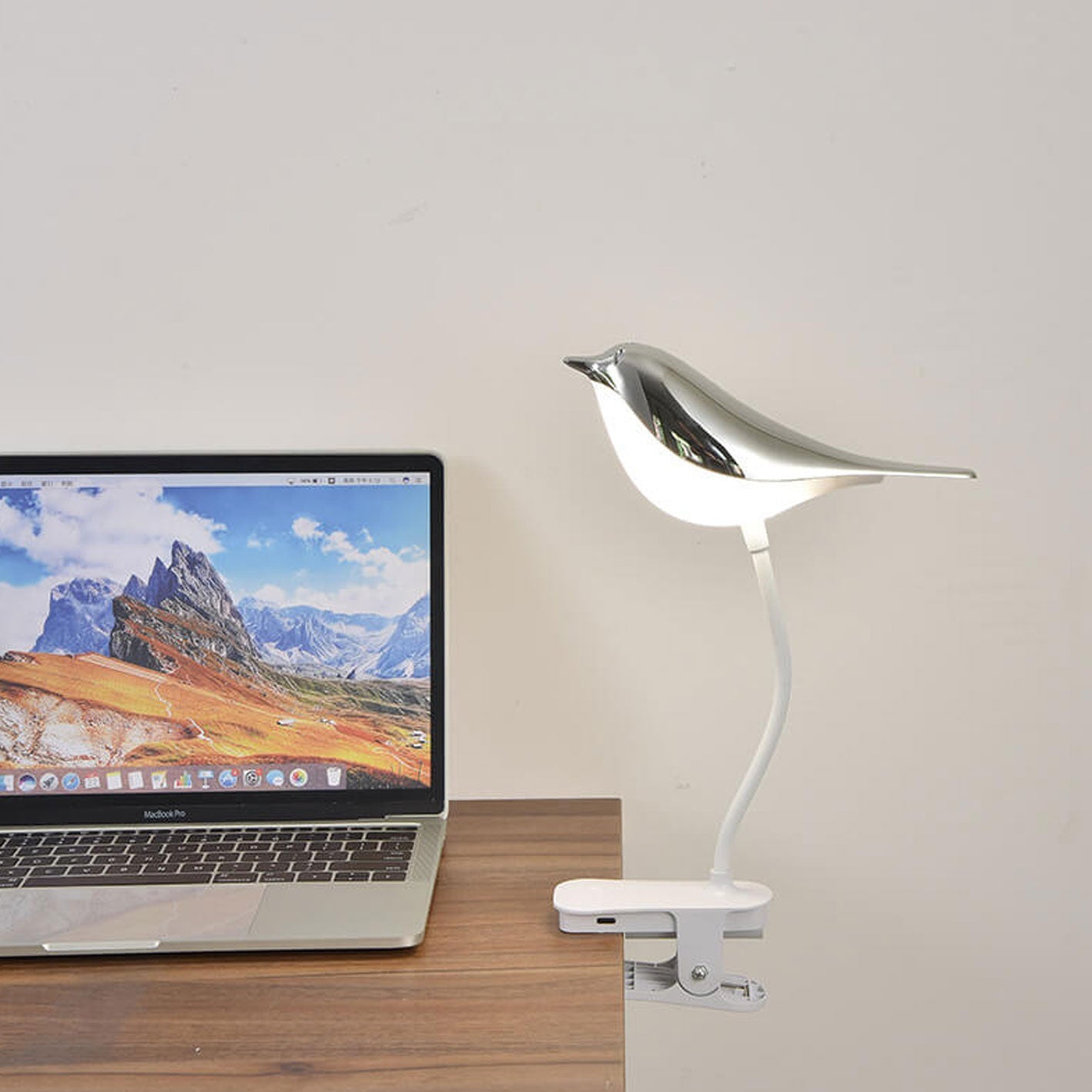Nordic Creative Bird Clip USB Charging LED Night Light Table Lamp Decorative Bedside Lamp Brightness Adjustable Portable Design Cute Bird Shape for Kids Room Nursery Bedroom Home Office Lighting Gift Idea