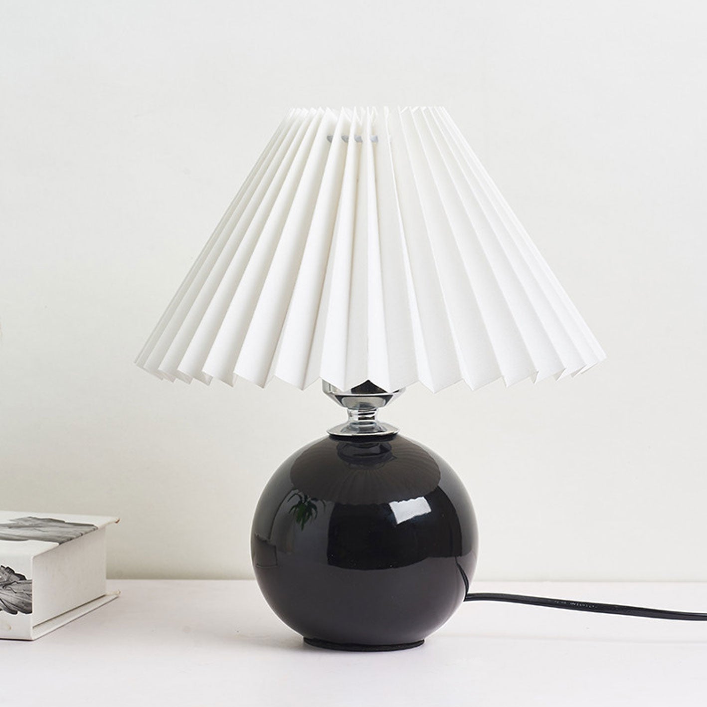 Nordic Minimalist Ceramic Pleated Table Lamp - 1-Light Modern Design, Elegant Home Lighting, Scandinavian Style