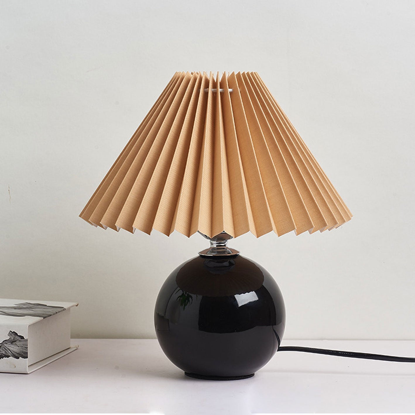 Nordic Minimalist Ceramic Pleated Table Lamp - 1-Light Modern Design, Elegant Home Lighting, Scandinavian Style