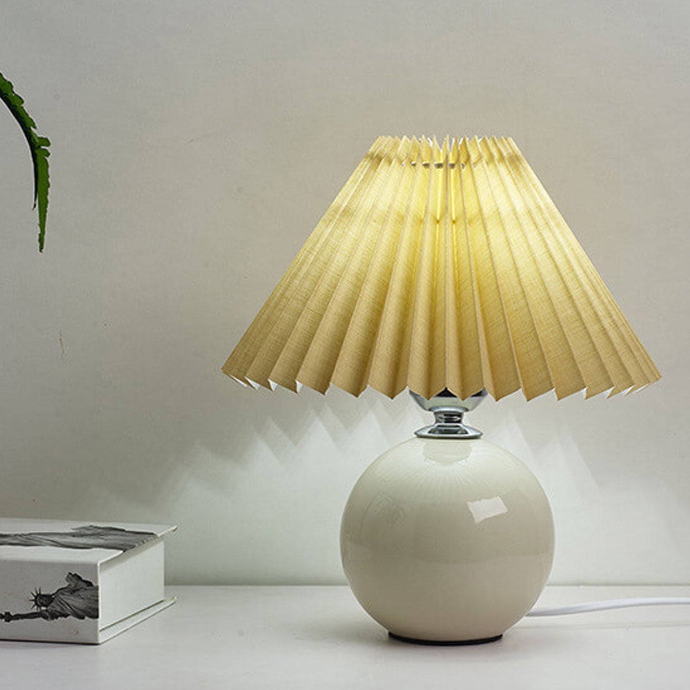 Nordic Minimalist Ceramic Pleated Table Lamp - 1-Light Modern Design, Elegant Home Lighting, Scandinavian Style