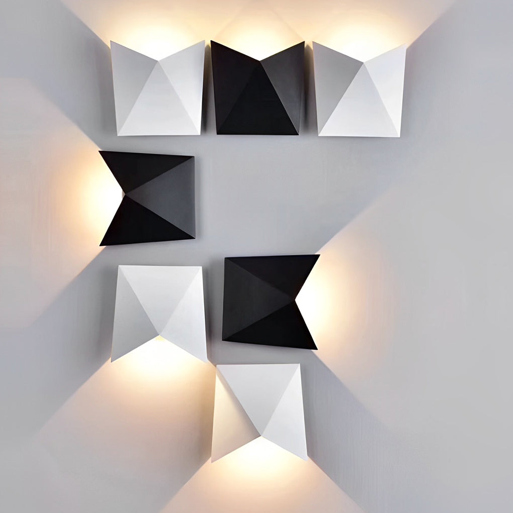 Geometric LED Waterproof Wall Sconce - 5W Aluminum Modern Lighting

Illuminate your space with our sleek geometric LED wall sconce. This 5W waterproof aluminum fixture combines modern design with energy efficiency, perfect for outdoor and indoor use. Enha