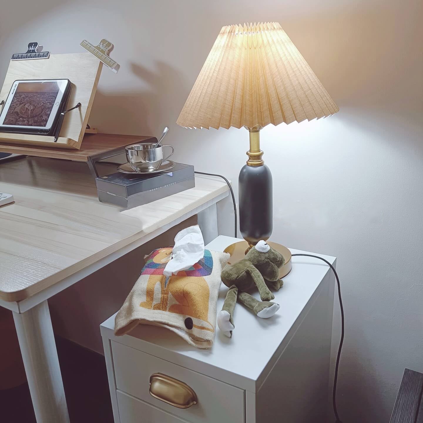 Traditional French Pleated Shade Metal Table Lamp for Bedroom