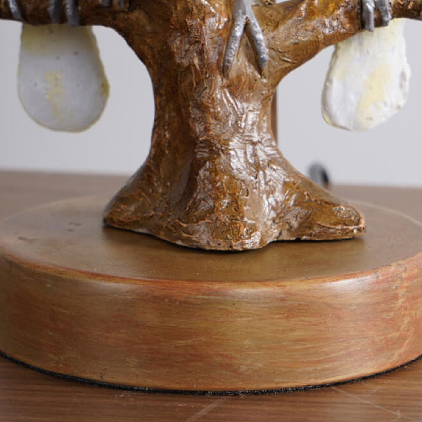 Nordic Leaf Fabric Resin Bird Design 1-Light Table Lamp - Modern Scandinavian Home Decor, Stylish Accent Lighting for Living Room, Bedroom, and Office, Unique Bird Motif, Contemporary Lamp Shade, Artisan Table Lighting Solutions
