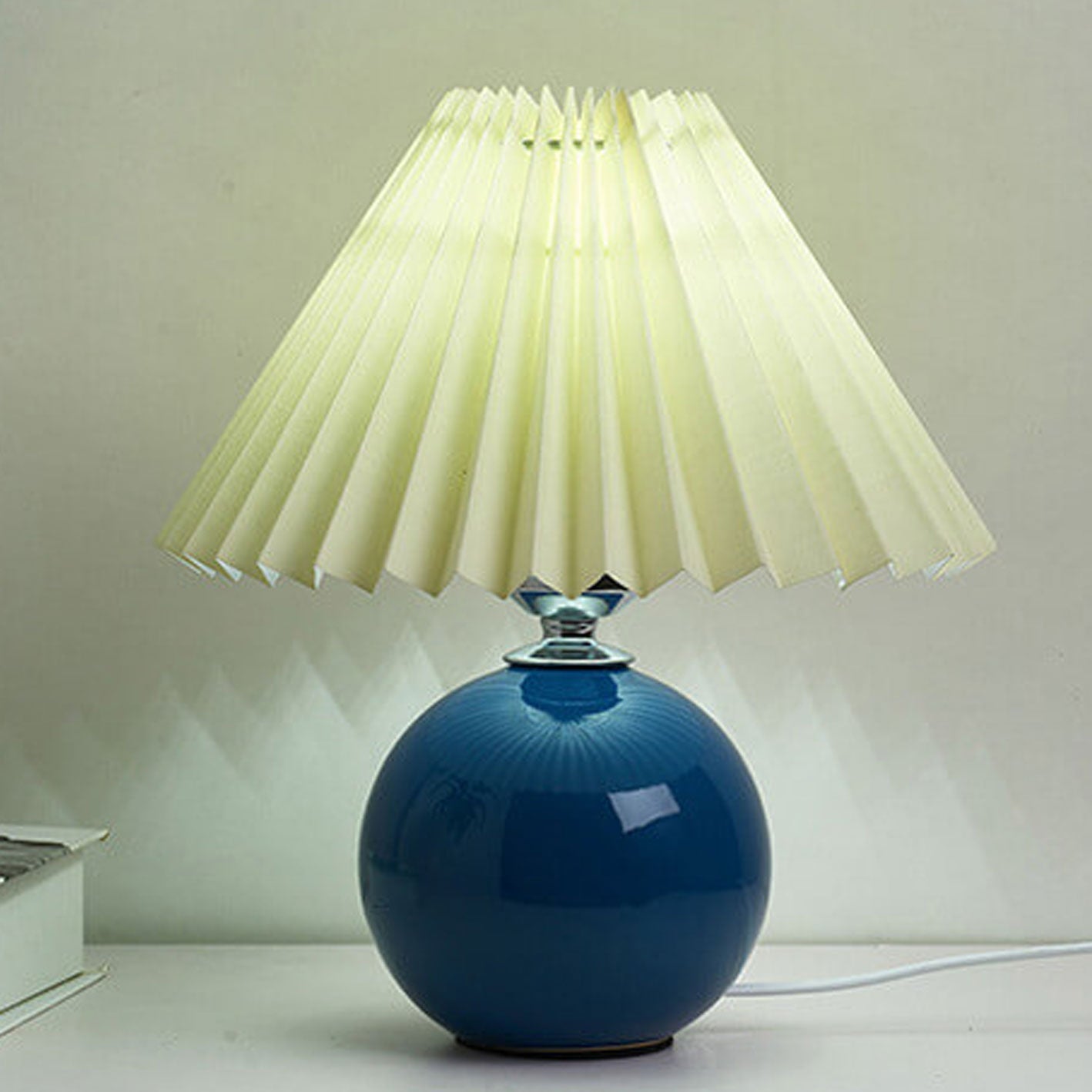 Nordic Minimalist Ceramic Pleated Table Lamp - 1-Light Modern Design, Elegant Home Lighting, Scandinavian Style