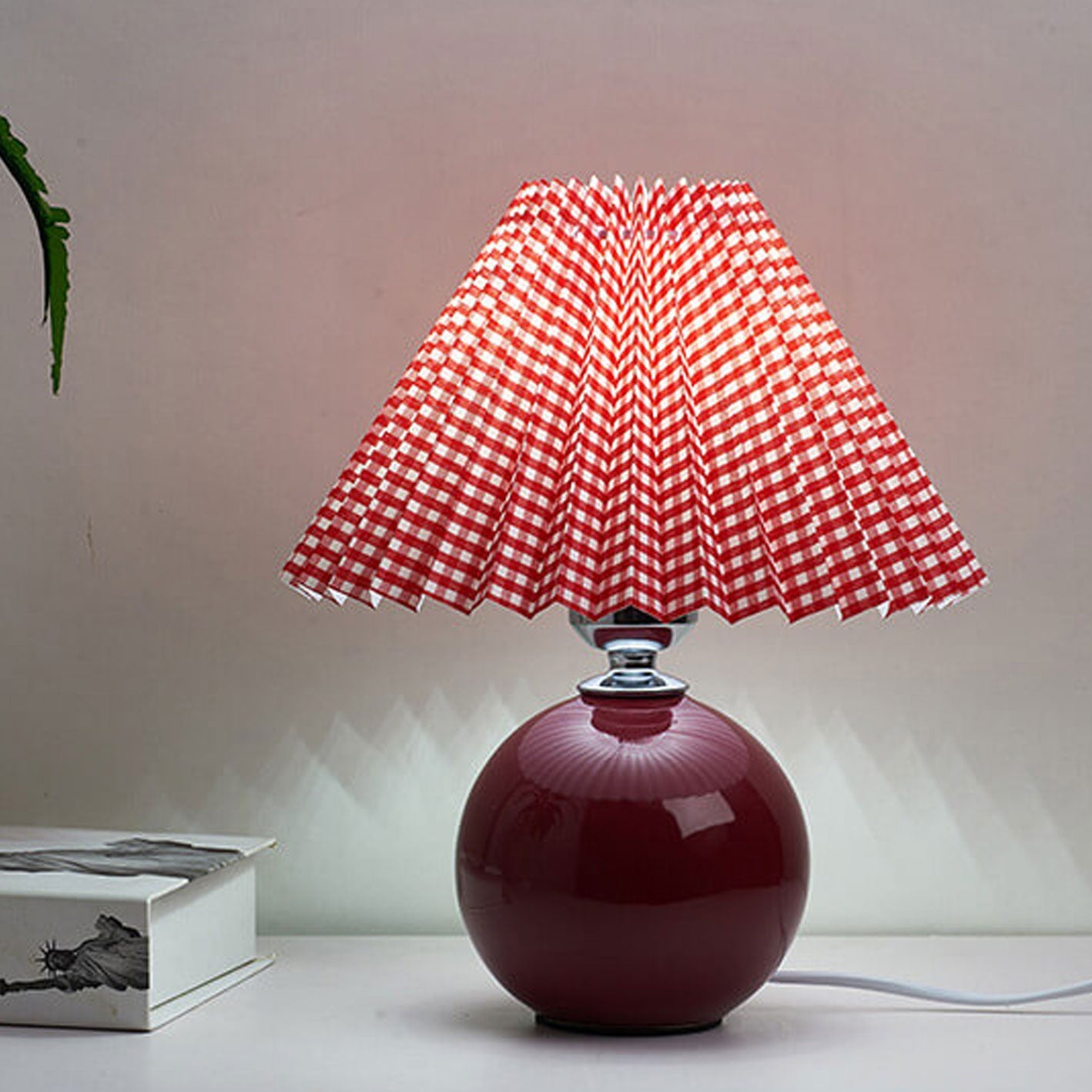 Nordic Minimalist Ceramic Pleated Table Lamp - 1-Light Modern Design, Elegant Home Lighting, Scandinavian Style