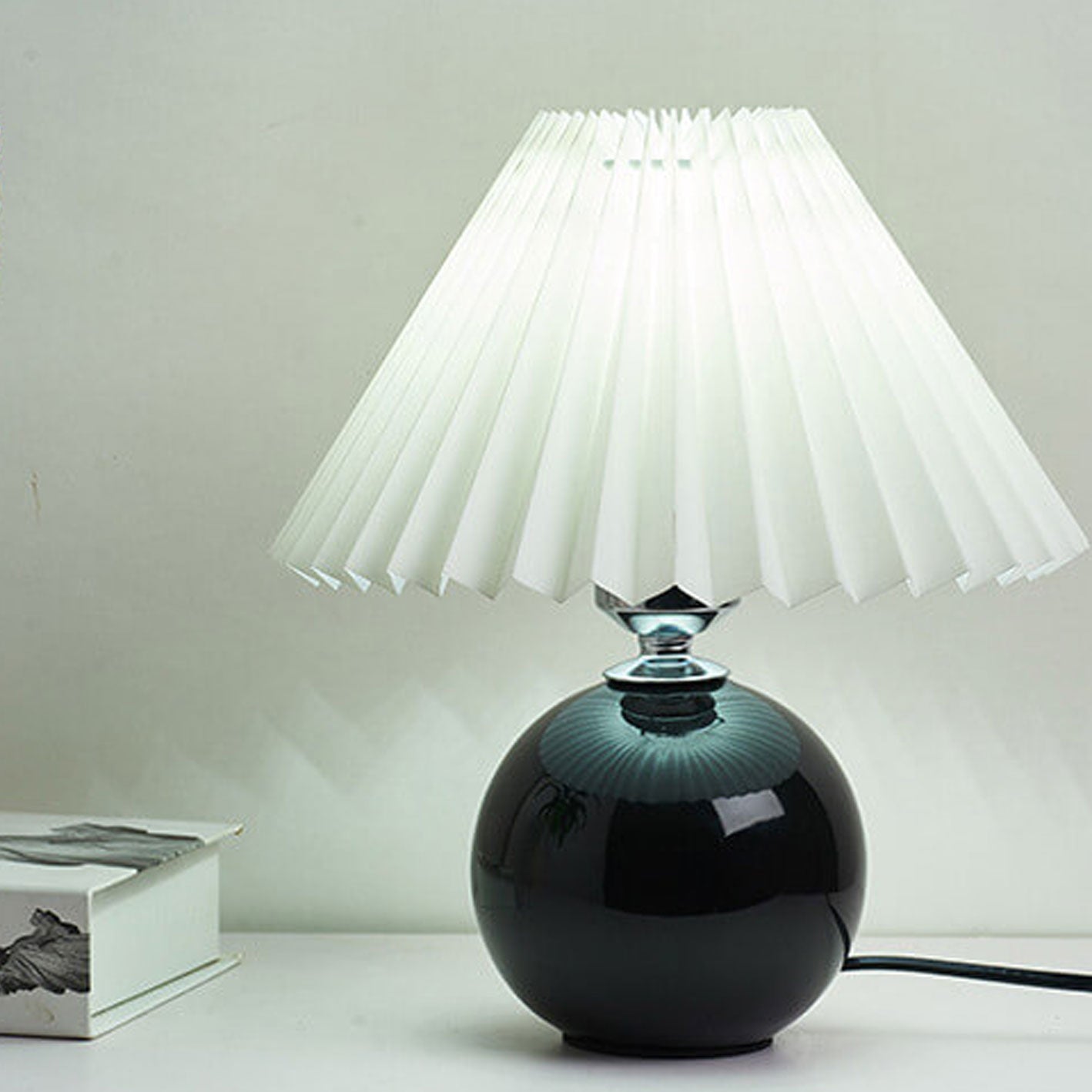 Nordic Minimalist Ceramic Pleated Table Lamp - 1-Light Design, Modern Home Decor, Scandinavian Style Lighting