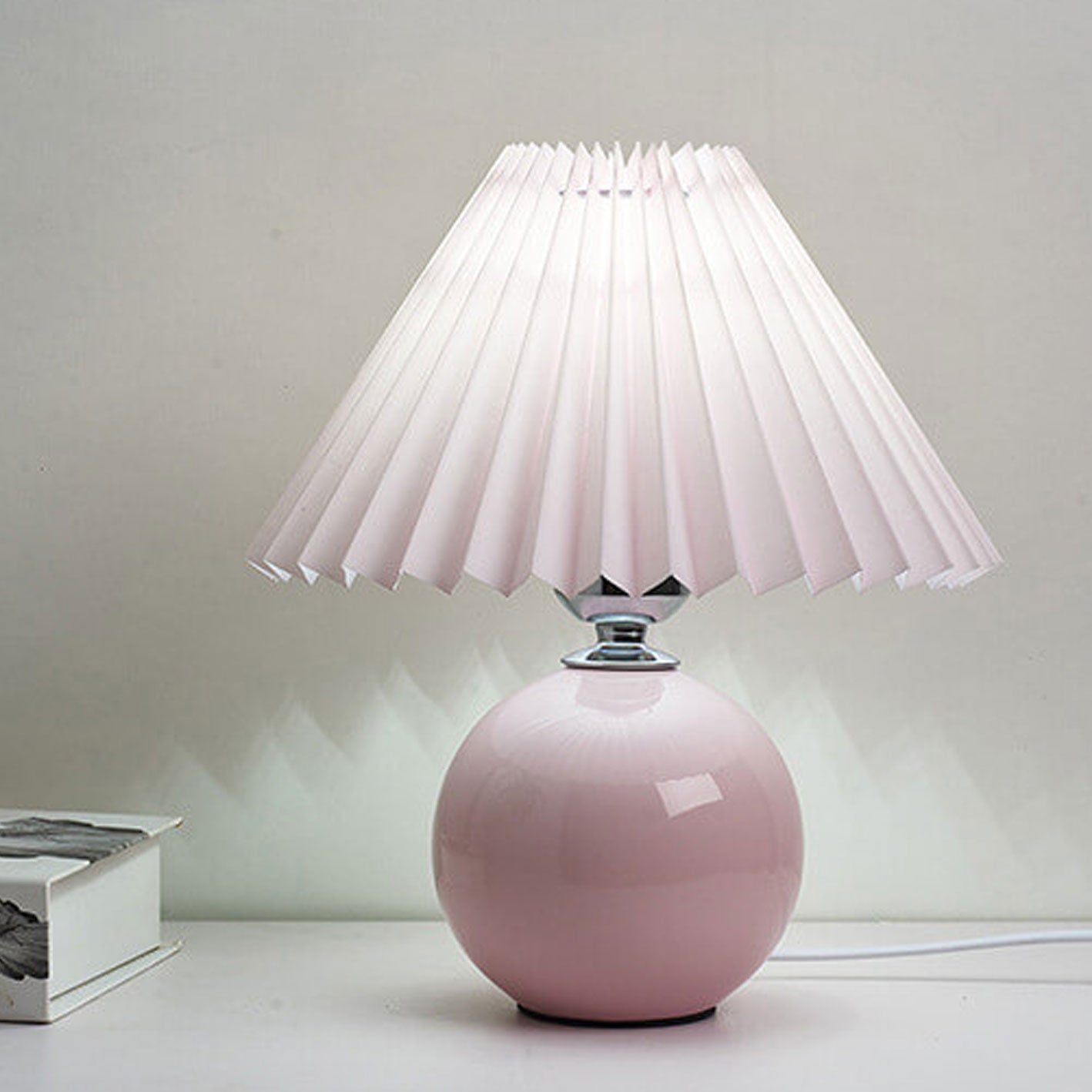 Nordic Minimalist Ceramic Pleated Table Lamp - 1-Light Design, Modern Home Decor, Scandinavian Style Lighting