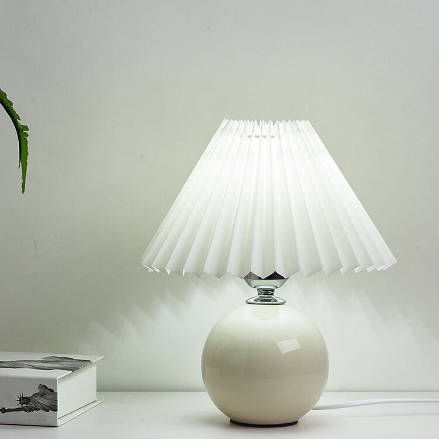 Nordic Minimalist Ceramic Pleated Table Lamp - 1-Light Modern Design, Elegant Home Lighting, Scandinavian Style