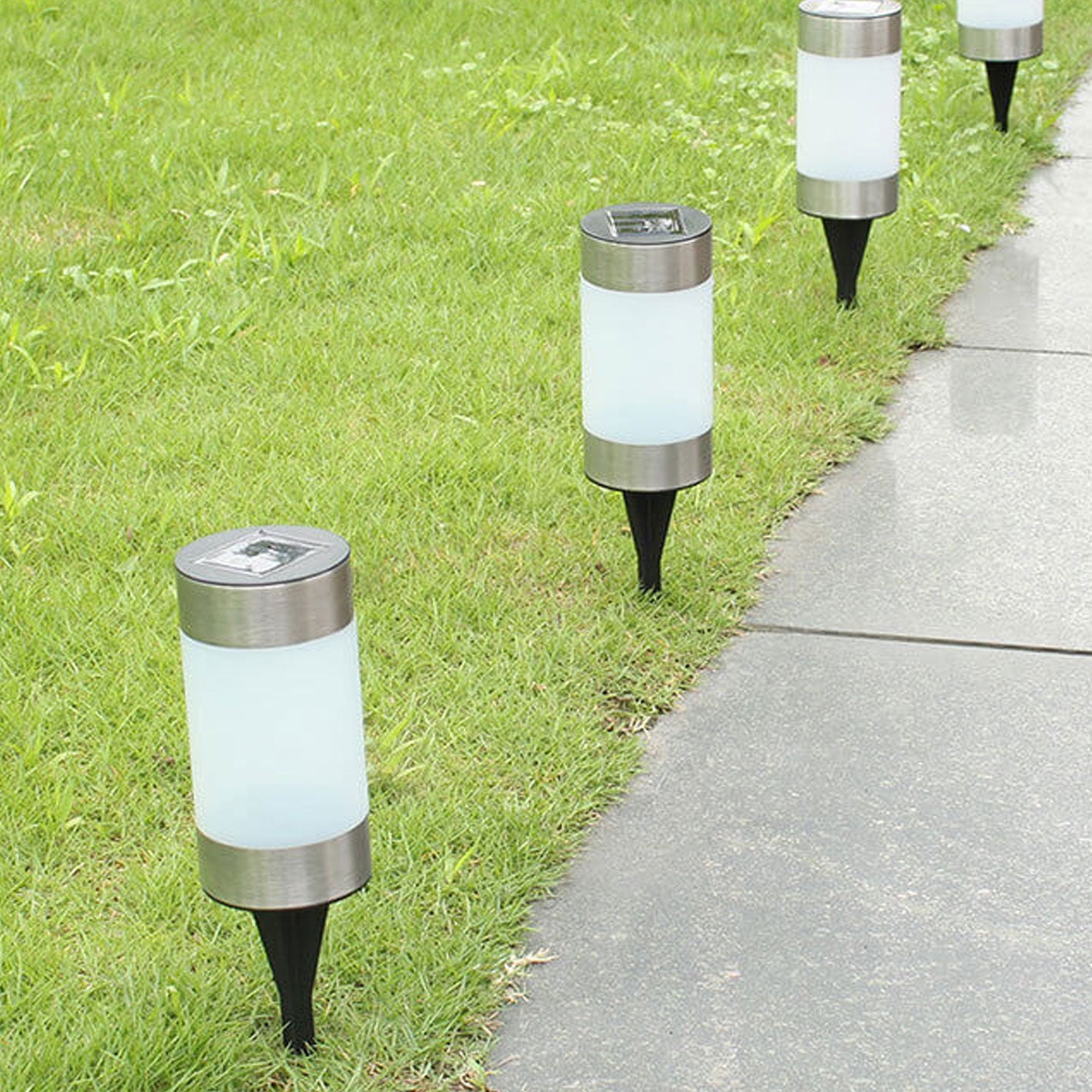 Solar Plastic Cylindrical LED Outdoor Lawn Light

Illuminate your garden with this solar-powered LED outdoor lawn light. Featuring a durable plastic cylindrical design, it harnesses sunlight during the day and provides bright, energy-efficient lighting at