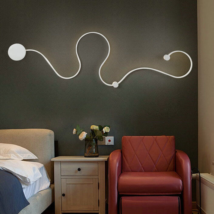 Modern Curved LED Wall Sconce - Aluminum Snake-Shaped 1-Light Lamp