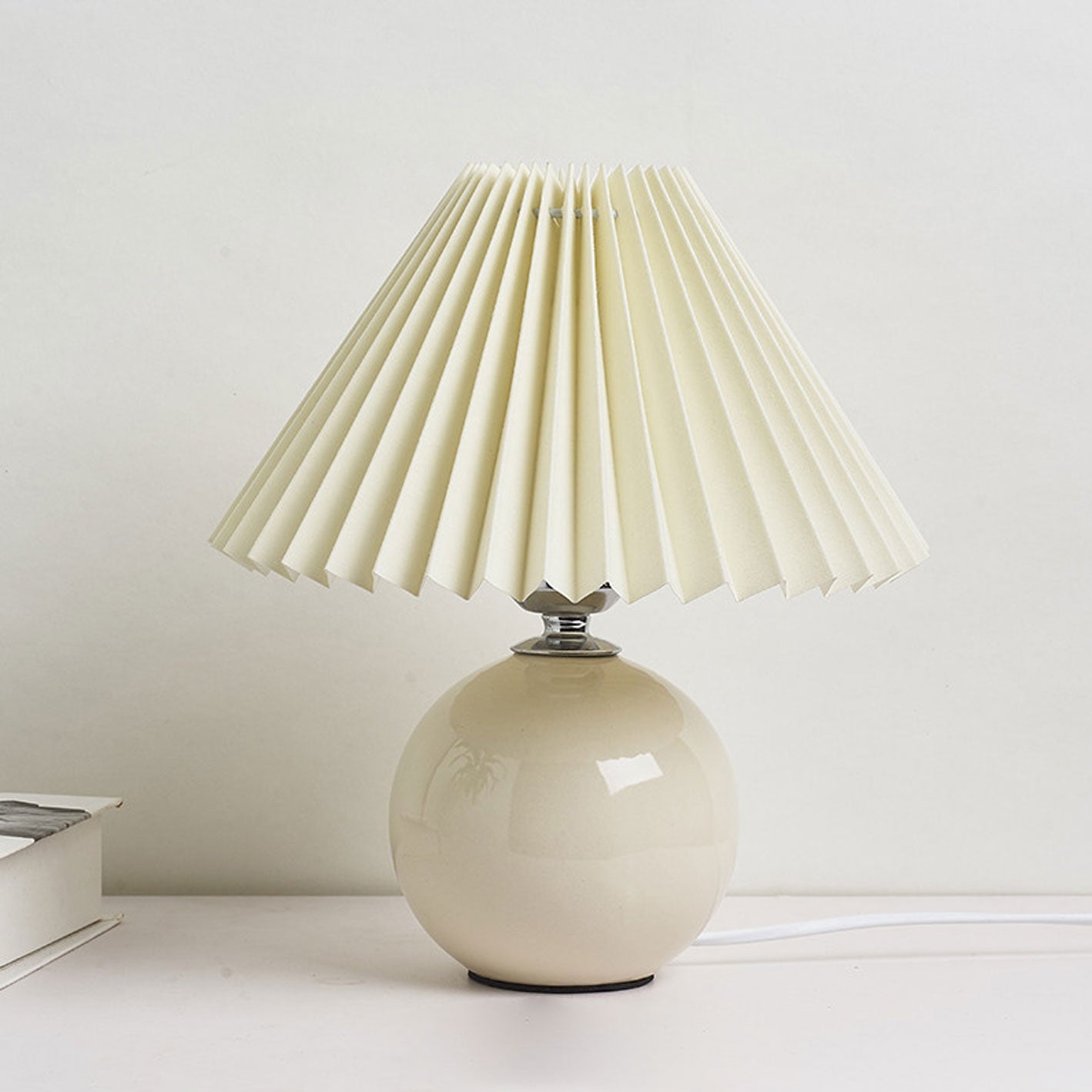 Nordic Minimalist Ceramic Pleated Table Lamp - 1-Light Design, Modern Home Decor, Scandinavian Style Lighting