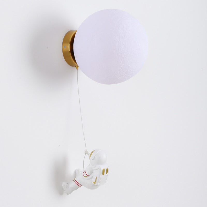 Modern Art Deco PLA Resin Iron Astronaut Planet Design 1-Light Wall Sconce Lamp for Bedroom & Living Room, Unique Decorative Lighting Fixture, Contemporary Space Themed Wall Light, Stylish Astronaut Decor, Home Aesthetic Wall Sconces, Trendy Bedroom Light
