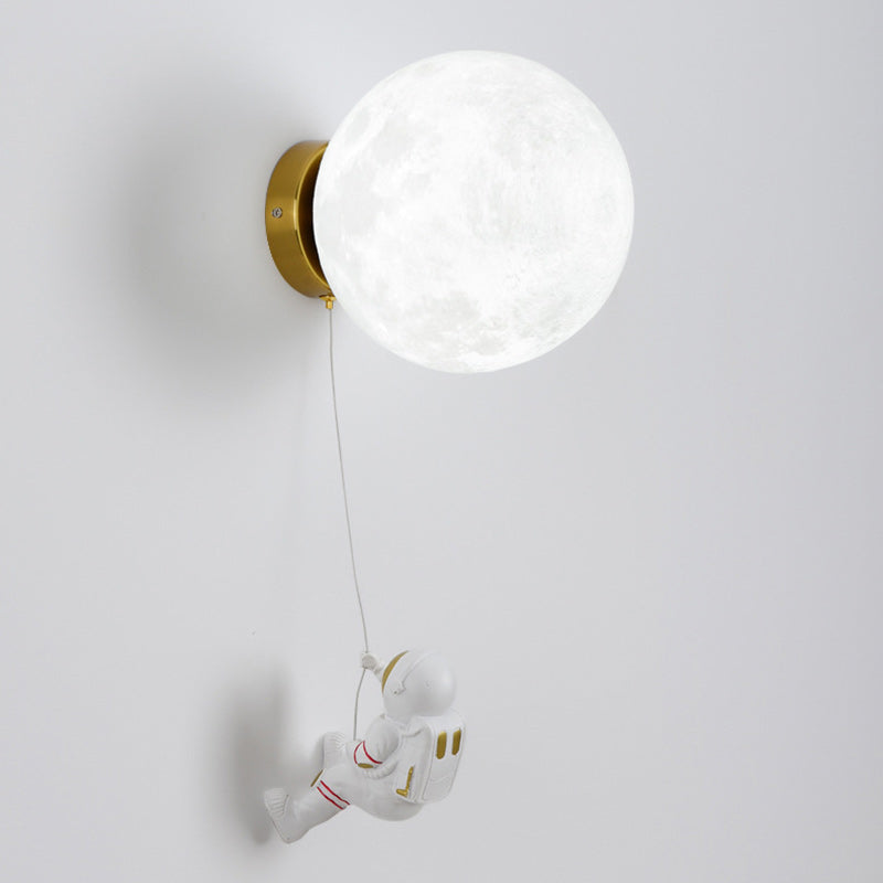 Modern Art Deco PLA Resin Iron Astronaut Planet Design 1-Light Wall Sconce Lamp for Bedroom & Living Room, Unique Decorative Lighting Fixture, Contemporary Space Themed Wall Light, Stylish Astronaut Decor, Home Aesthetic Wall Sconces, Trendy Bedroom Light