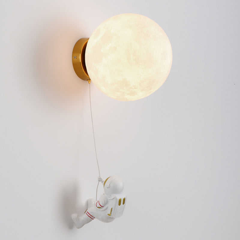 Modern Art Deco PLA Resin Iron Astronaut Planet Design 1-Light Wall Sconce Lamp for Bedroom & Living Room, Unique Decorative Lighting Fixture, Contemporary Space Themed Wall Light, Stylish Astronaut Decor, Home Aesthetic Wall Sconces, Trendy Bedroom Light