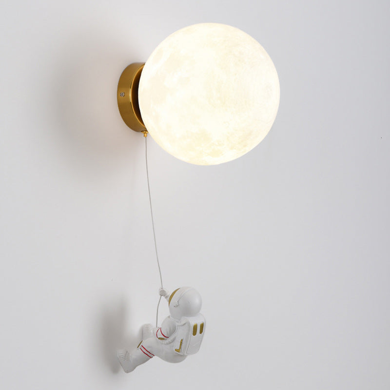 Modern Art Deco PLA Resin Iron Astronaut Planet Design 1-Light Wall Sconce Lamp for Bedroom & Living Room, Unique Decorative Lighting Fixture, Contemporary Space Themed Wall Light, Stylish Astronaut Decor, Home Aesthetic Wall Sconces, Trendy Bedroom Light