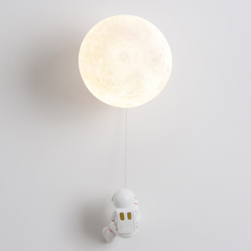Modern Art Deco PLA Resin Iron Astronaut Planet Design 1-Light Wall Sconce Lamp for Bedroom & Living Room, Unique Decorative Lighting Fixture, Contemporary Space Themed Wall Light, Stylish Astronaut Decor, Home Aesthetic Wall Sconces, Trendy Bedroom Light
