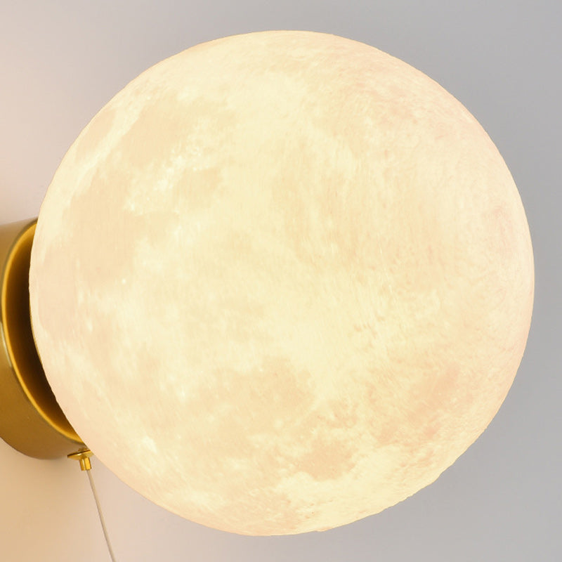 Modern Art Deco PLA Resin Iron Astronaut Planet Design 1-Light Wall Sconce Lamp for Bedroom & Living Room, Unique Decorative Lighting Fixture, Contemporary Space Themed Wall Light, Stylish Astronaut Decor, Home Aesthetic Wall Sconces, Trendy Bedroom Light
