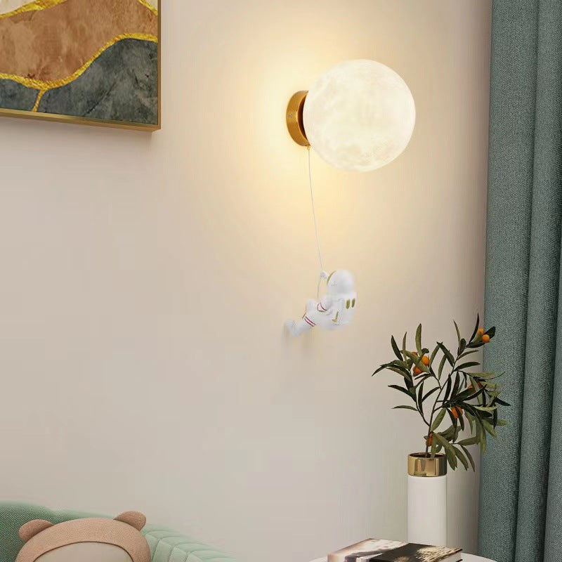 Modern Art Deco PLA Resin Iron Astronaut Planet Design 1-Light Wall Sconce Lamp for Bedroom & Living Room, Unique Decorative Lighting Fixture, Contemporary Space Themed Wall Light, Stylish Astronaut Decor, Home Aesthetic Wall Sconces, Trendy Bedroom Light