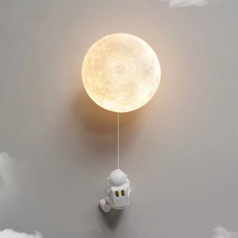 Modern Art Deco PLA Resin Iron Astronaut Planet Design 1-Light Wall Sconce Lamp for Bedroom & Living Room, Unique Decorative Lighting Fixture, Contemporary Space Themed Wall Light, Stylish Astronaut Decor, Home Aesthetic Wall Sconces, Trendy Bedroom Light