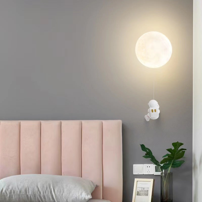 Modern Art Deco PLA Resin Iron Astronaut Planet Design 1-Light Wall Sconce Lamp for Bedroom & Living Room, Unique Decorative Lighting Fixture, Contemporary Space Themed Wall Light, Stylish Astronaut Decor, Home Aesthetic Wall Sconces, Trendy Bedroom Light