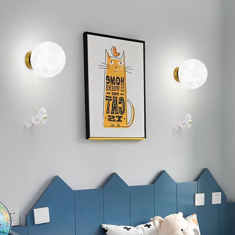 Modern Art Deco PLA Resin Iron Astronaut Planet Design 1-Light Wall Sconce Lamp for Bedroom & Living Room, Unique Decorative Lighting Fixture, Contemporary Space Themed Wall Light, Stylish Astronaut Decor, Home Aesthetic Wall Sconces, Trendy Bedroom Light