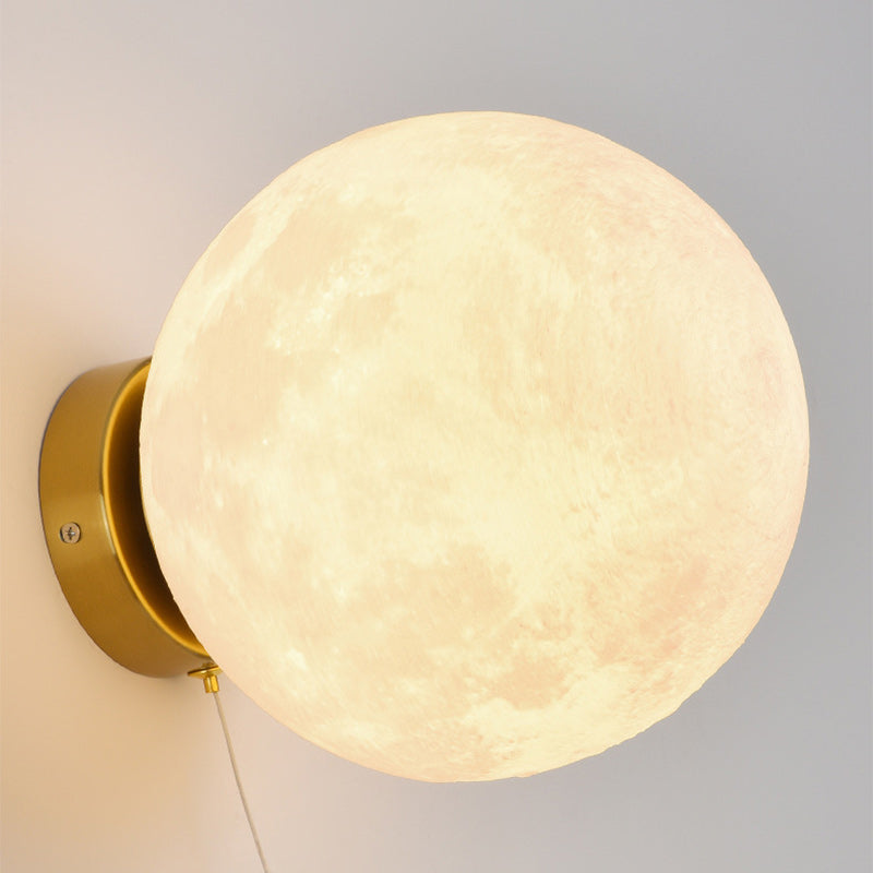 Modern Art Deco PLA Resin Iron Astronaut Planet Design 1-Light Wall Sconce Lamp for Bedroom & Living Room, Unique Decorative Lighting Fixture, Contemporary Space Themed Wall Light, Stylish Astronaut Decor, Home Aesthetic Wall Sconces, Trendy Bedroom Light