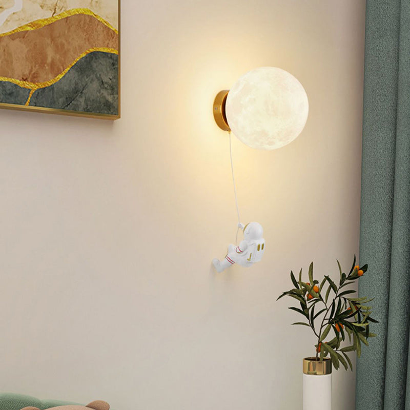 Modern Art Deco PLA Resin Iron Astronaut Planet Design 1-Light Wall Sconce Lamp for Bedroom & Living Room, Unique Decorative Lighting Fixture, Contemporary Space Themed Wall Light, Stylish Astronaut Decor, Home Aesthetic Wall Sconces, Trendy Bedroom Light