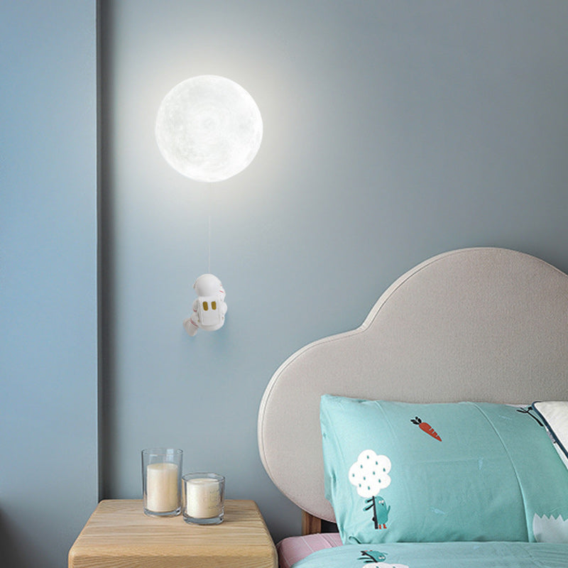 Modern Art Deco PLA Resin Iron Astronaut Planet Design 1-Light Wall Sconce Lamp for Bedroom & Living Room, Unique Decorative Lighting Fixture, Contemporary Space Themed Wall Light, Stylish Astronaut Decor, Home Aesthetic Wall Sconces, Trendy Bedroom Light