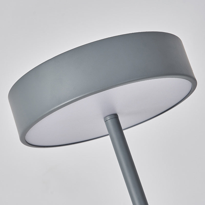 Contemporary Scandinavian Round Iron LED Floor Lamp for Bedroom