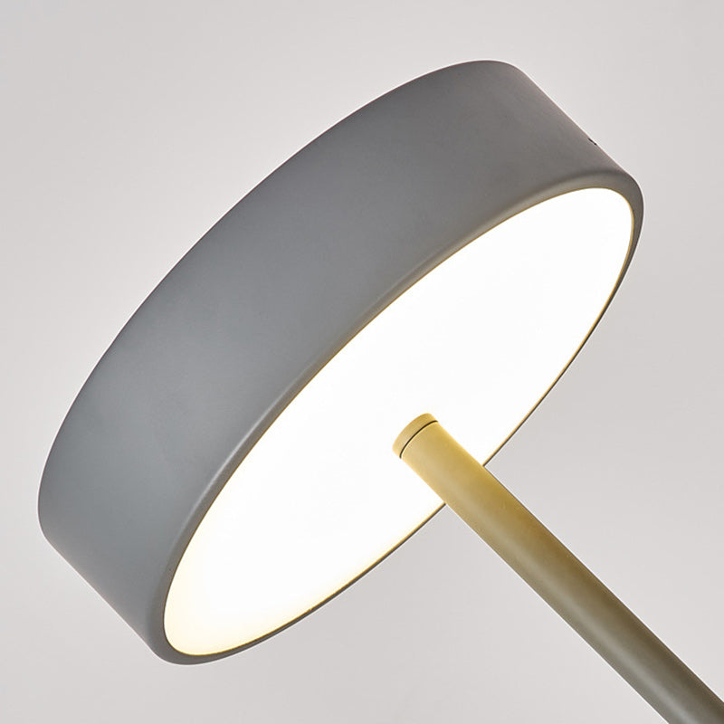 Contemporary Scandinavian Round Iron LED Floor Lamp for Bedroom