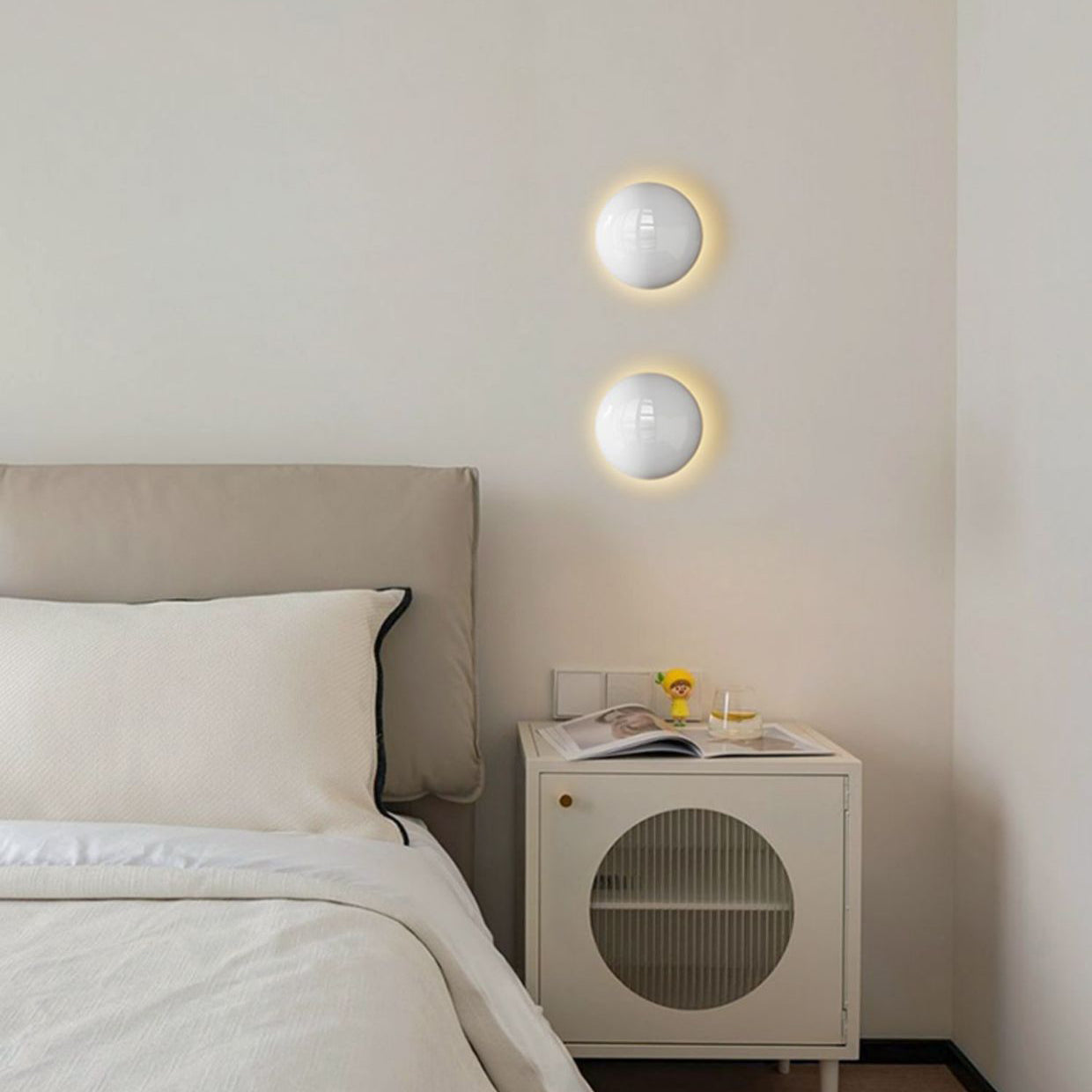 Modern Minimalist Iron Round LED Wall Sconce for Living Room Ambiance Lighting