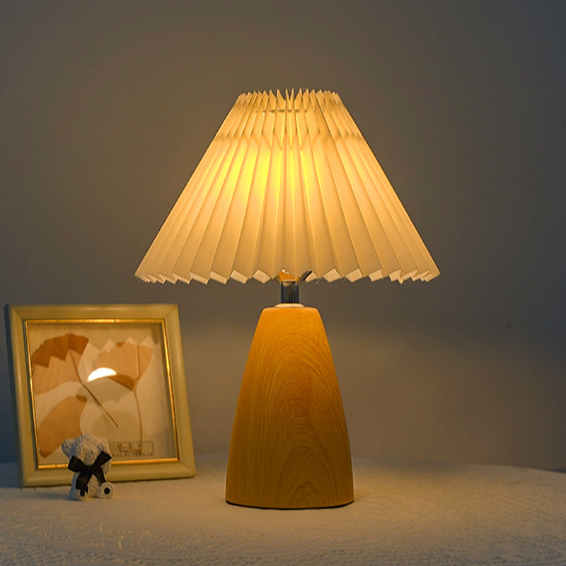 Vintage Scalloped Pleated Cone Fabric LED Table Lamp for Living Room