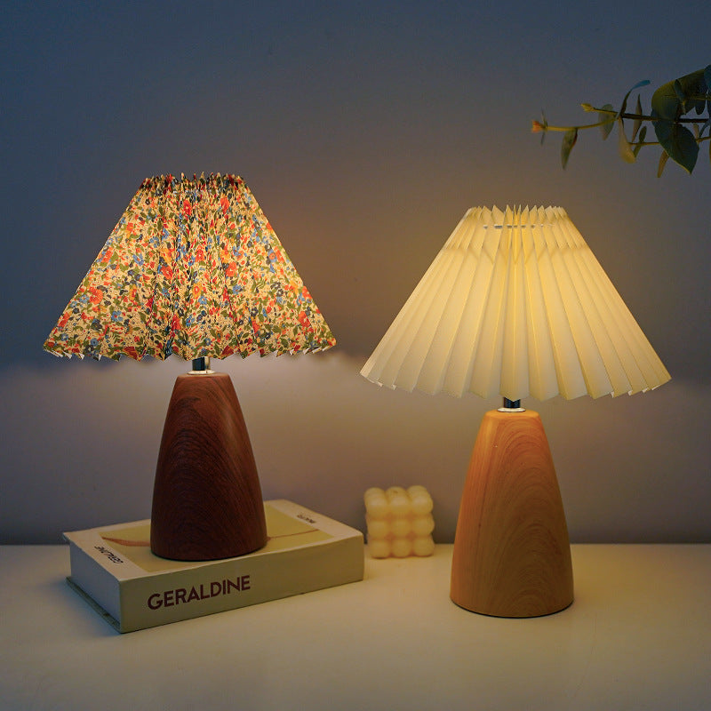 Vintage Scalloped Pleated Cone Fabric LED Table Lamp for Living Room