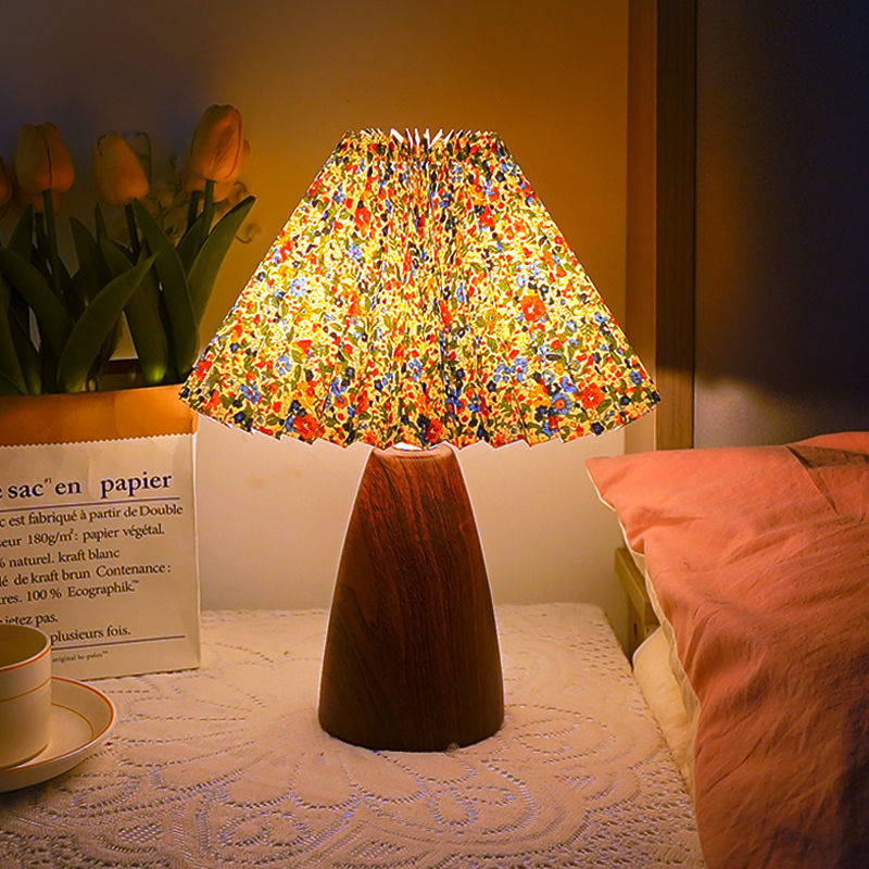 Vintage Scalloped Pleated Cone Fabric LED Table Lamp for Living Room