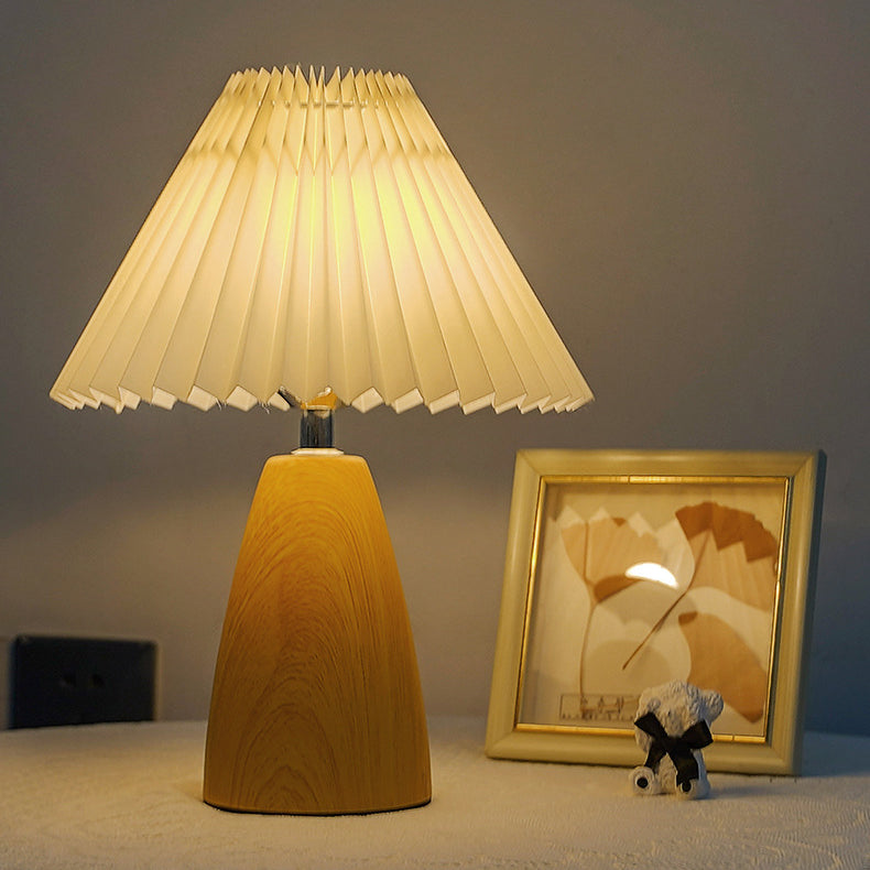 Vintage Scalloped Pleated Cone Fabric LED Table Lamp for Living Room