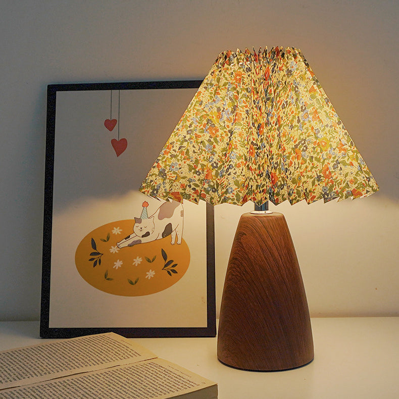 Vintage Scalloped Pleated Cone Fabric LED Table Lamp for Living Room