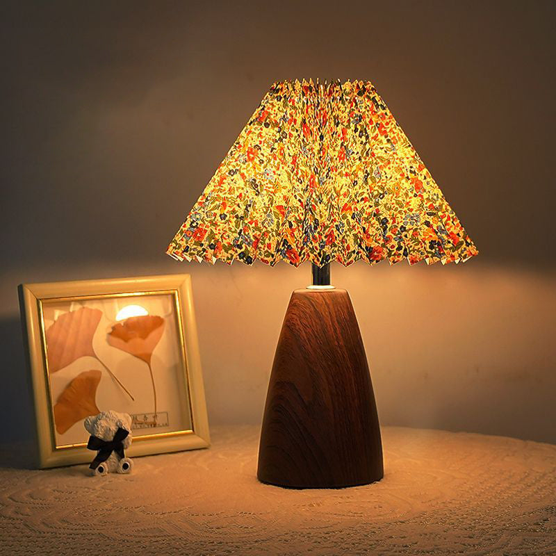 Vintage Scalloped Pleated Cone Fabric LED Table Lamp for Living Room
