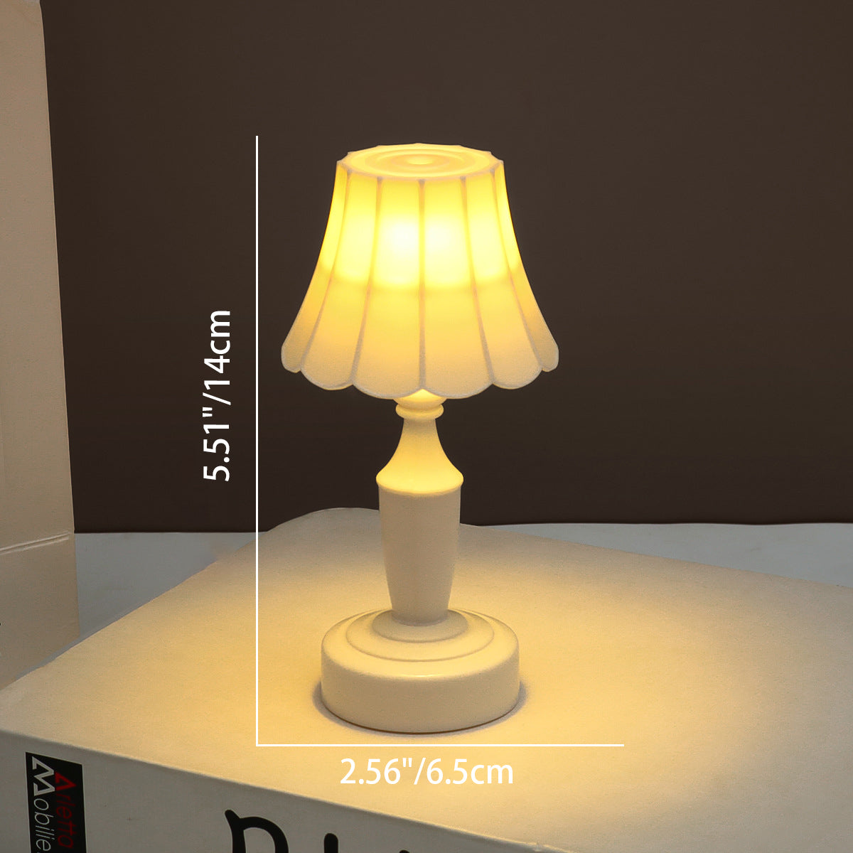Contemporary Nordic Battery ABS Flower Pleated LED Table Lamp Night Light for Bedside, Modern LED Nightstand Lamp, Cozy Bedroom Decor, Portable Battery Operated Light, Elegant Flower Design, Adjustable Brightness Bedside Lighting, Aesthetic Decor for Home