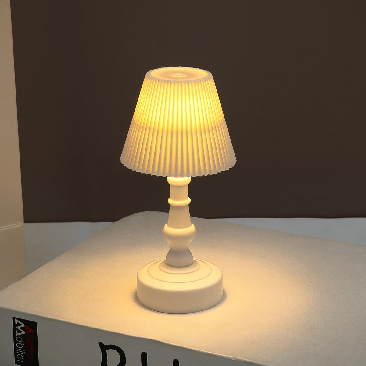 Contemporary Nordic Battery ABS Flower Pleated LED Table Lamp Night Light for Bedside, Modern LED Nightstand Lamp, Cozy Bedroom Decor, Portable Battery Operated Light, Elegant Flower Design, Adjustable Brightness Bedside Lighting, Aesthetic Decor for Home