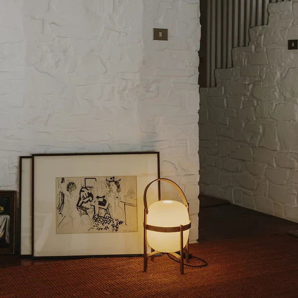 Sure! Here’s a compact and SEO-friendly title for your product:

**Portable LED Table Lamp with Adjustable Frame - Global Design**

This title incorporates relevant keywords such as "Portable," "LED Table Lamp," and "Adjustable Frame" while remaining conc