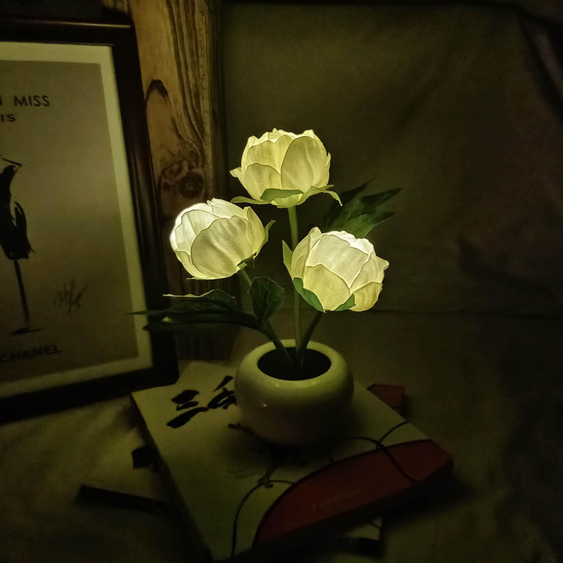 Modern Creative Simulation Tulip Peony LED Night Light Table Lamp for Bedroom, Nursery, Home Decor, Rechargeable, Decorative Lighting, Soft Ambient Light, Unique Floral Design, Gift for Women and Kids