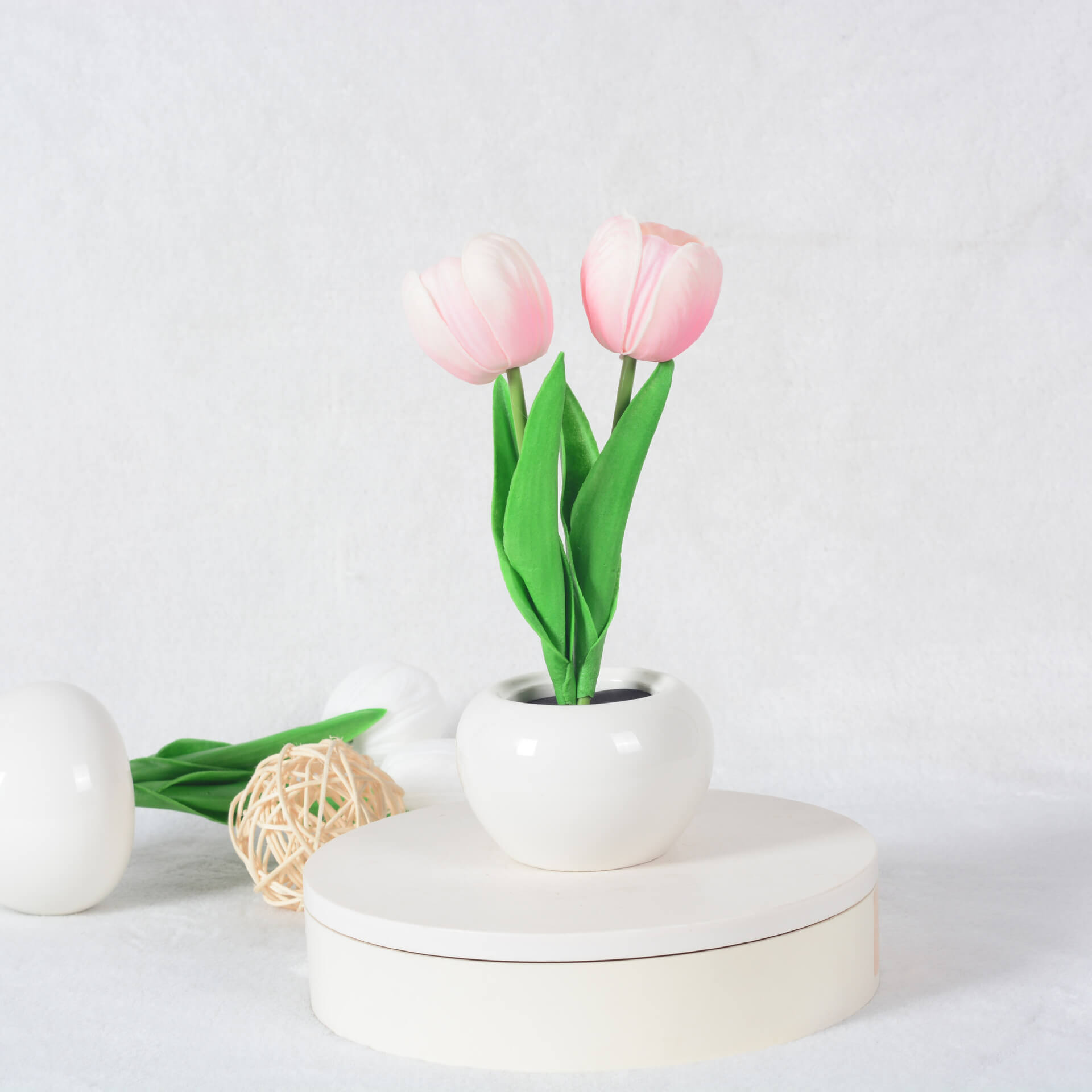Modern Creative Simulation Tulip Peony LED Night Light Table Lamp for Bedroom, Nursery, Home Decor, Rechargeable, Decorative Lighting, Soft Ambient Light, Unique Floral Design, Gift for Women and Kids