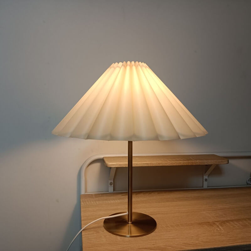 Retro Nostalgic Pleated Cloth Cover Umbrella Design 1-Light Table Lamp, Vintage Home Decor, Mid-Century Modern Table Lamp, Classic Linen Shade Lamp, Stylish Decorative Lighting, Living Room Accent Lamp, Unique Bedroom Lamp, Warm Glow Mood Lighting, Chic D