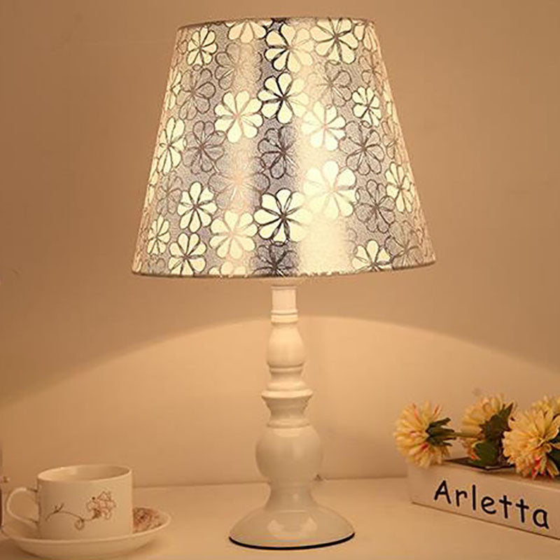 Modern Simple Floral Fabric Iron Vase Base 1-Light Table Lamp - Contemporary Lighting, Elegant Home Decor, Floral Design Lampshade, Stylish Table Lamp, Bedroom Nightstand Light, Living Room Decor, Decorative Accent Lighting, Unique Iron Base Lamp, Afforda