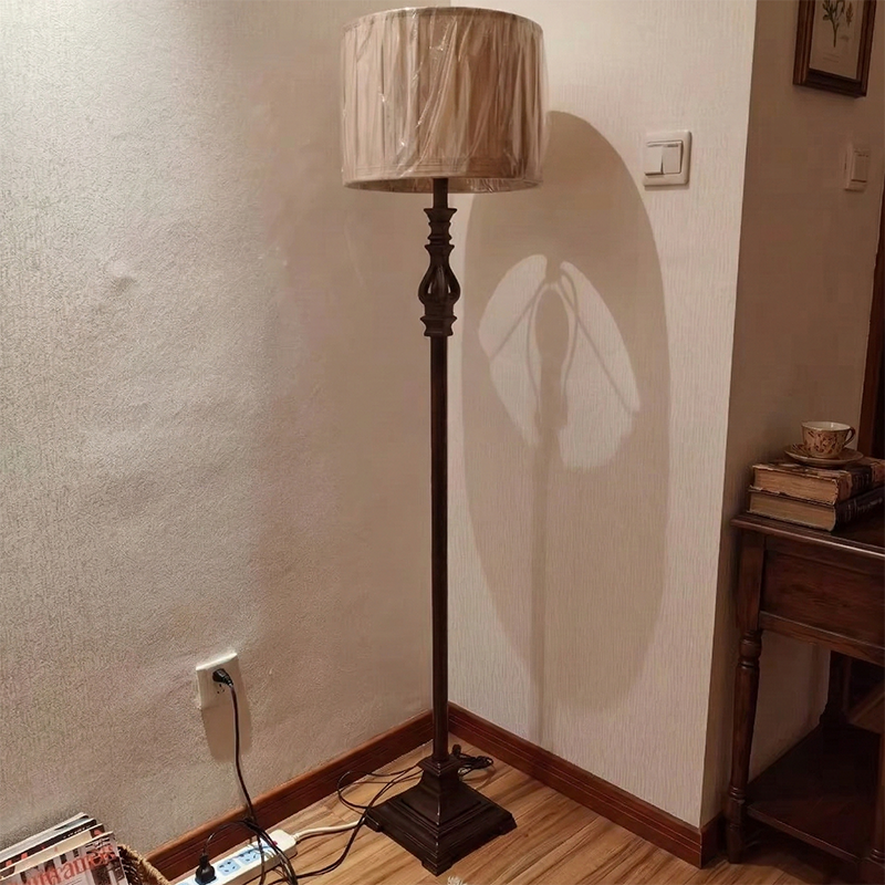 Modern European Retro Pleated Floor Lamp - 1-Light Designer Lighting