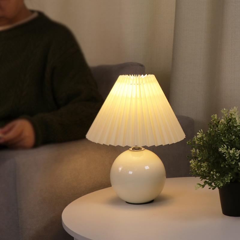Modern White Globe Ceramic Pleated Table Lamp - Elegant Home Lighting, Contemporary Design, Stylish Room Decor, Unique Accent Lamp, Ceramic Table Light, Interior Illumination