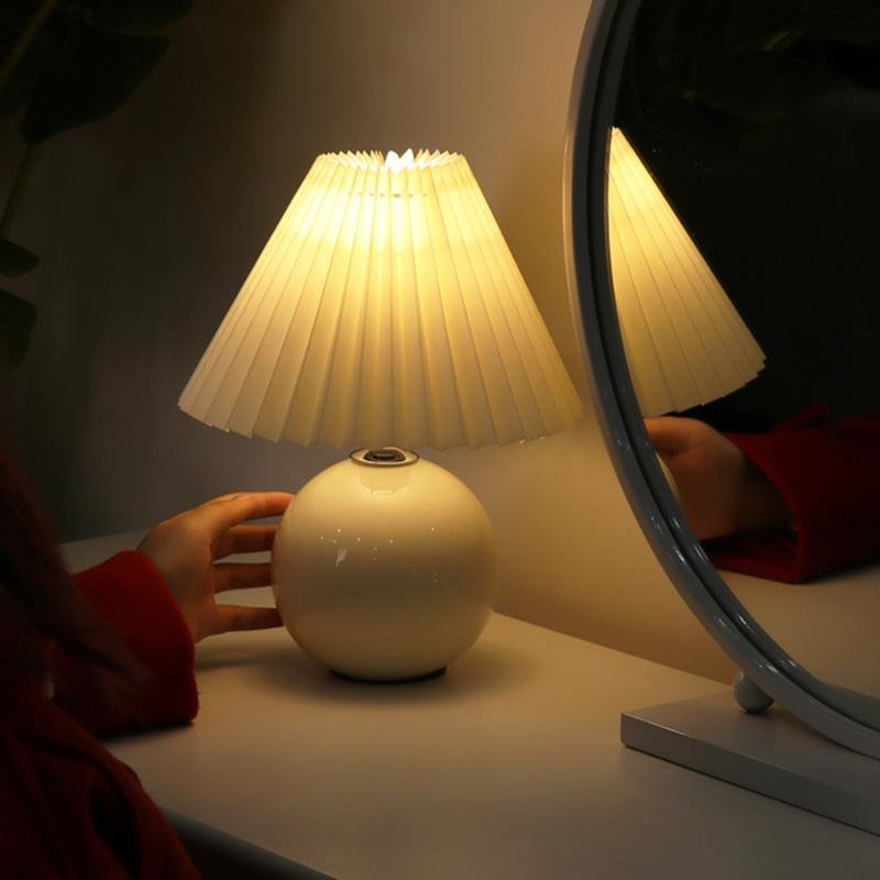 Modern White Globe Ceramic Pleated Table Lamp - Elegant Home Lighting, Contemporary Design, Stylish Room Decor, Unique Accent Lamp, Ceramic Table Light, Interior Illumination