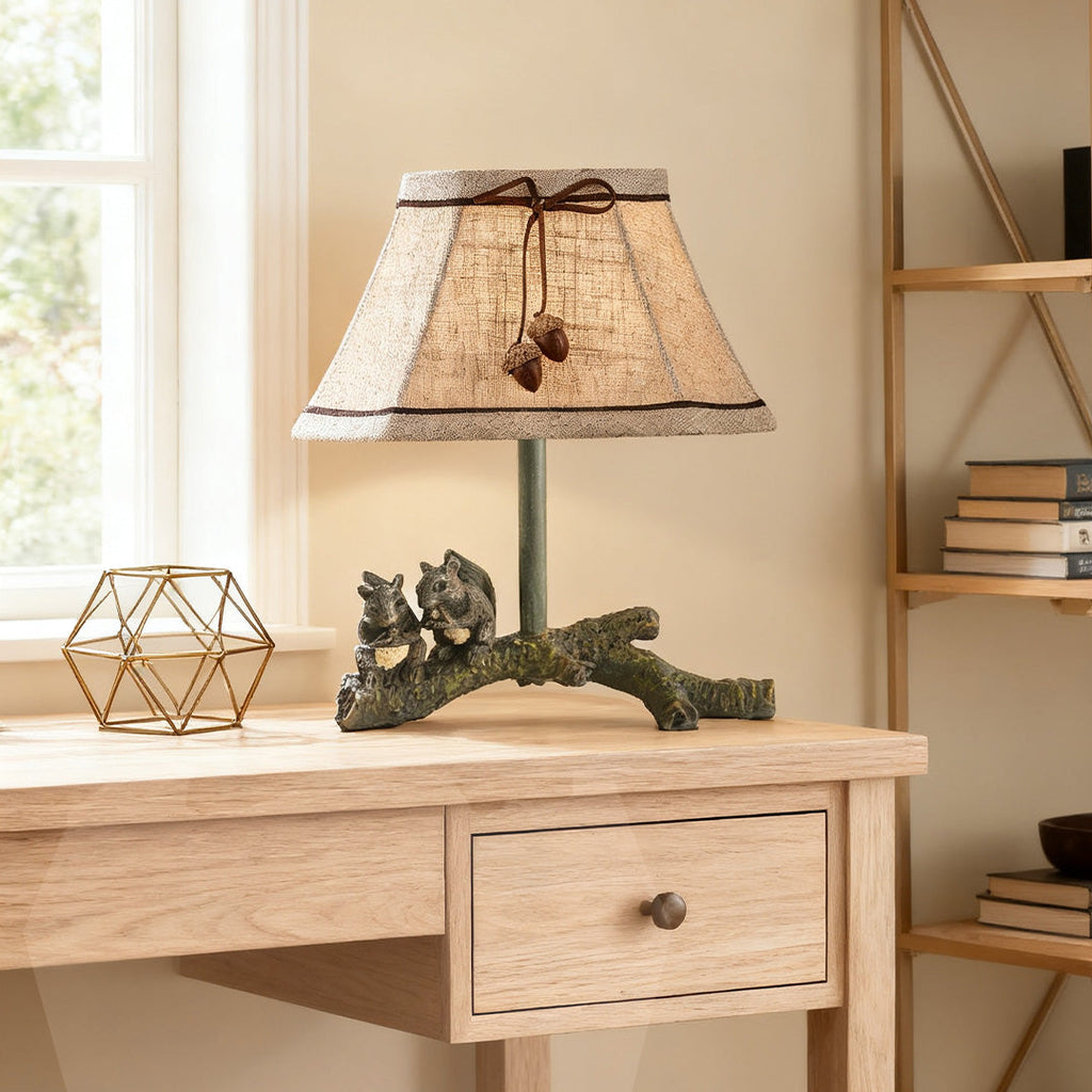 Elegant Squirrel Table Lamp - French Style Resin Decorative Light for Cozy Atmosphere
