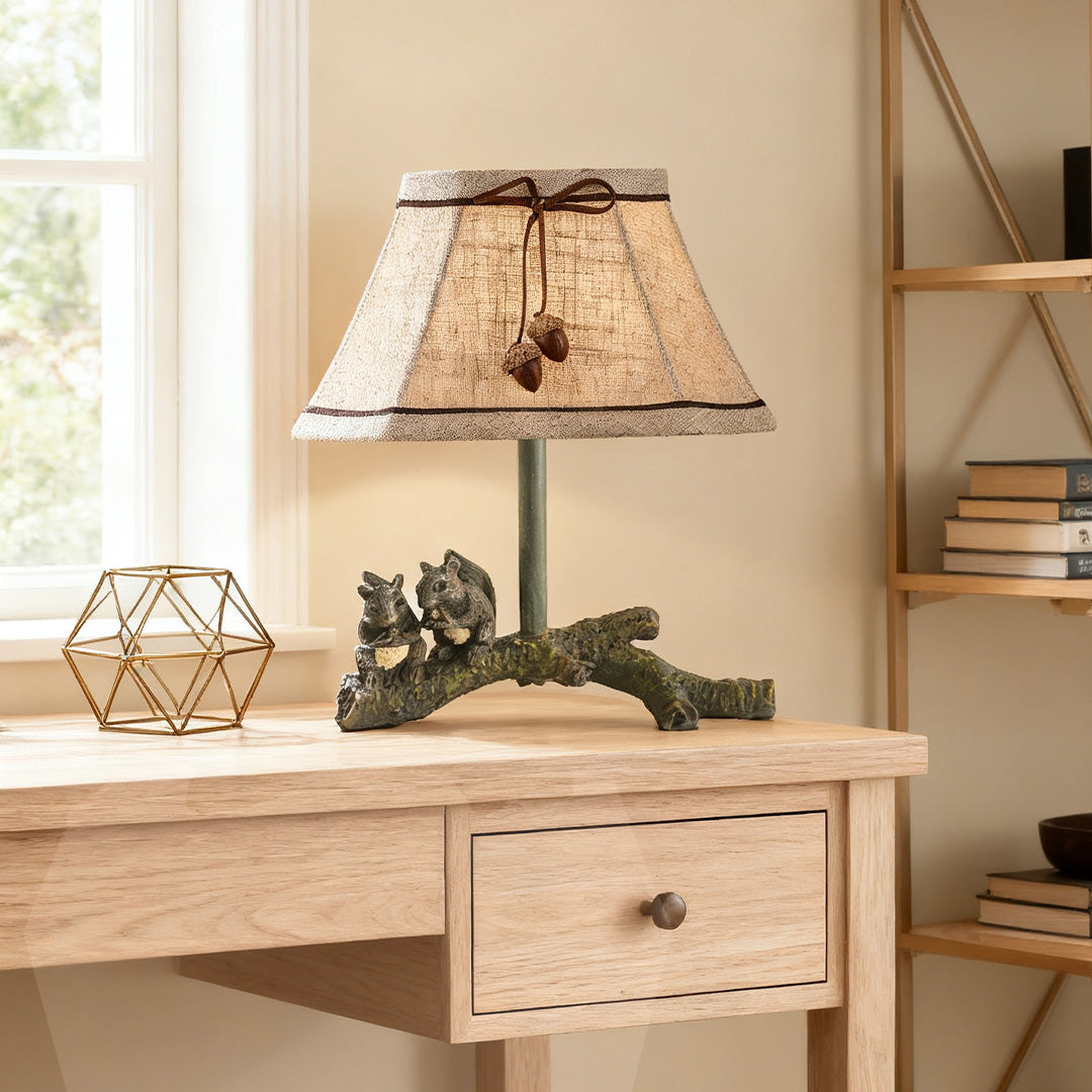 Elegant Squirrel Table Lamp - French Style Resin Decorative Light for Cozy Atmosphere
